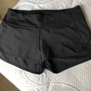Lululemon Speed Up short size 6